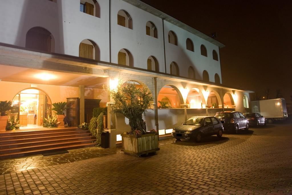 Hotel Missirini Fratta Terme Buitenkant foto